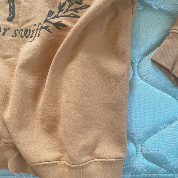 Taylor Swift Sweatshirt - Picture 9 of 11